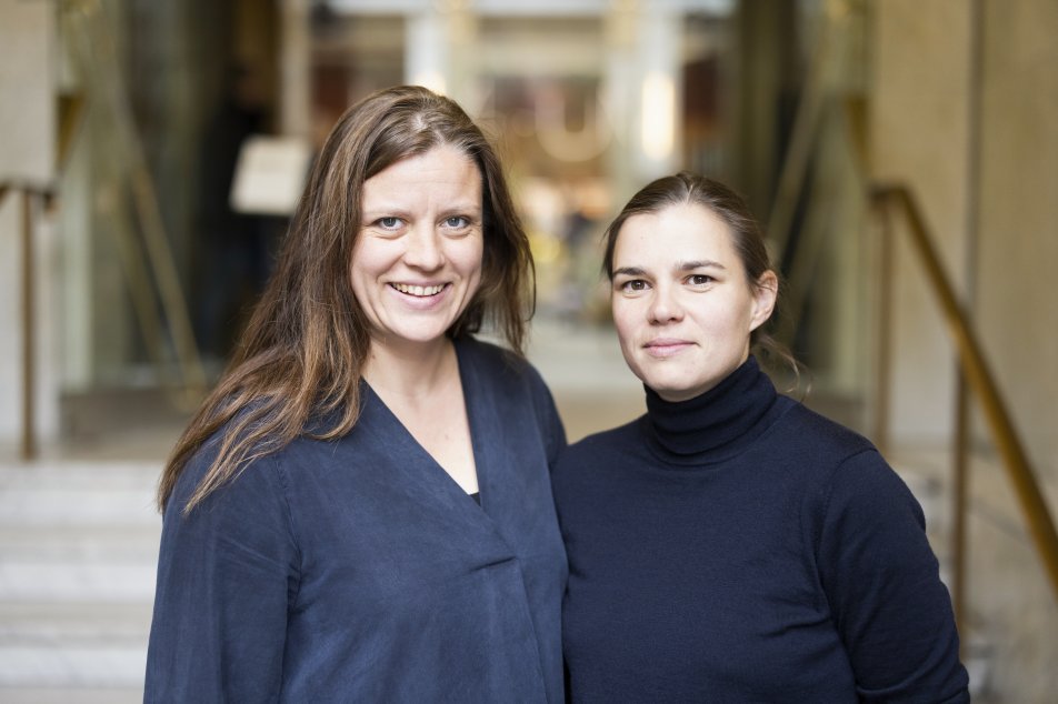 Pola Rapatt (links) und Theresa Prüssen leiten zusammen mit Daniel Häni das Kaffeehaus Unternehmen Mitte