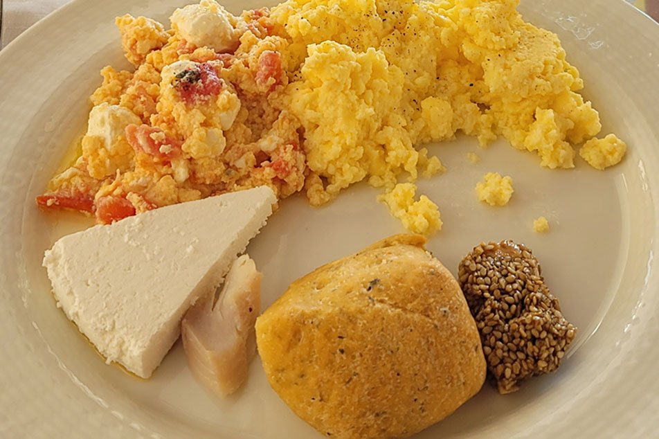 auf reisen rhodos fruehstueck mit ruehrei