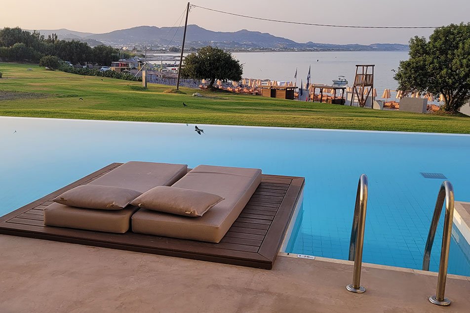 auf reisen rhodos infinity pool