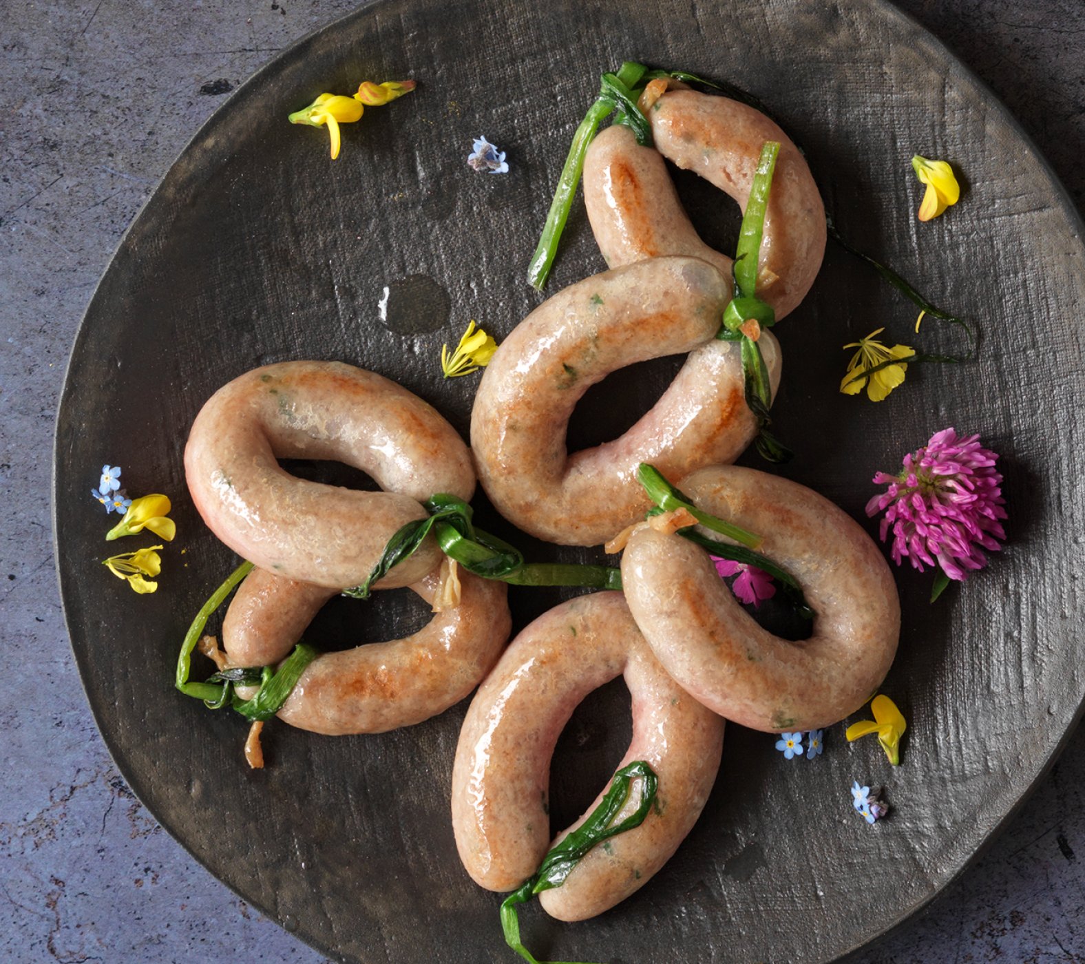 Kaninchenwurst auf Teller