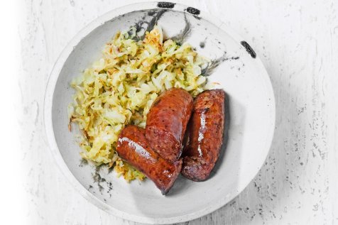 Jaeger Bratwurst mit geschmortem Kabis