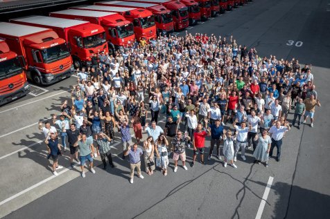 Pistor Mitarbeitende auf dem Parkplatz