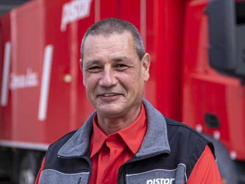 Fahrercoach Roger Teufer vor Pistor LKW